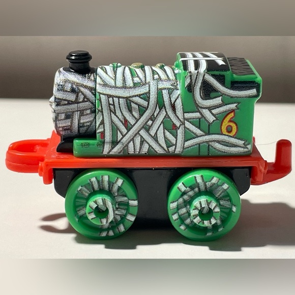 Thomas & Friends Minis Diecast Tiny Train - SPOOKY PERCY - toys - Cake Topper - Picture 3 of 7